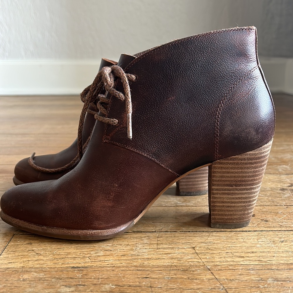 UGG Australia Chestnut Mackie Smooth Leather Boot women's size 9 - Picture 9 of 9